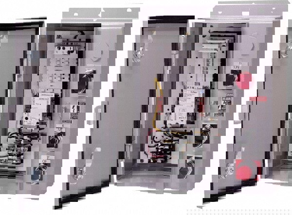 Lighting Contactors; Contactor Type: Electrically Held ; NEMA Enclosure Rating: 1 ; Amperage: 30 (Tungsten) ; Control Circuit Voltage: 110 VAC @ 50 Hz; 120 VAC @ 60 Hz ; Number of Poles: 10 ; Overall Height (mm): 338.10